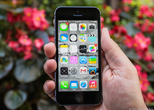 Phu kien iPhone - Apple dùng iPhone 5s để lấy lại lợi thế ở sân nhà